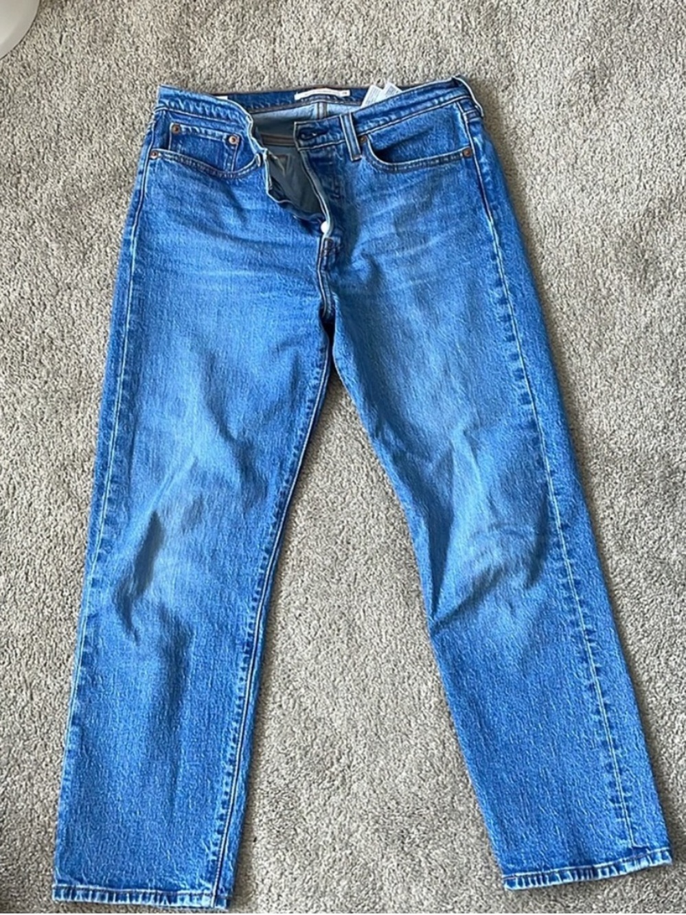 Levi's Wedgie straight leg size 28